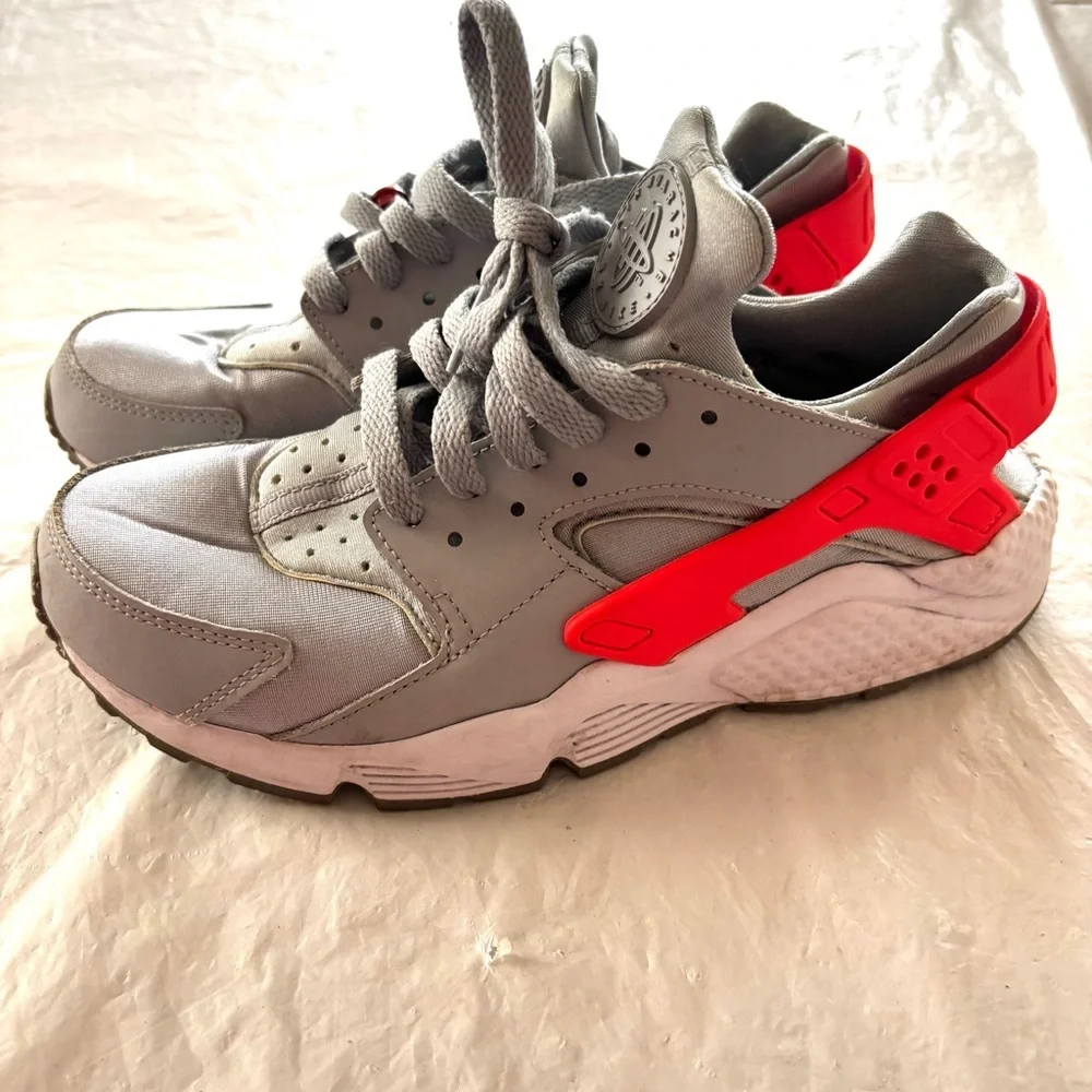Nike Huarache Run Pure Platinum- lava glow Gray and Pink SZ 8.5 Worn 1X Indoors